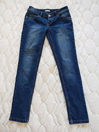 Jeans Clockhouse slim. Taille 38 (M). Neuf sans étiquette