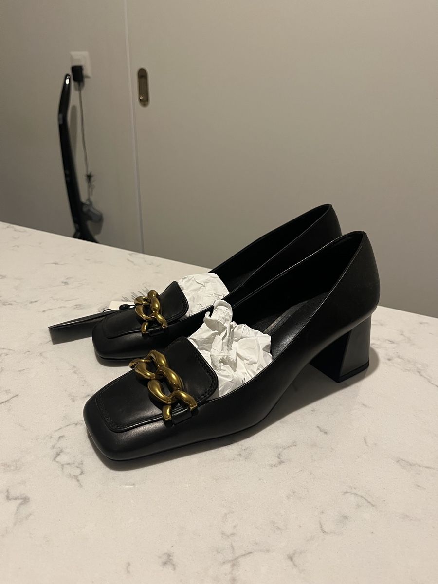 Massimo Dutti Scarpe da donna: Massimo Dutti Leather Block Heel Chain Loafers, EU 39 – Nuovo (secondo la descrizione) da Mies venduto da nic_yk5d 9