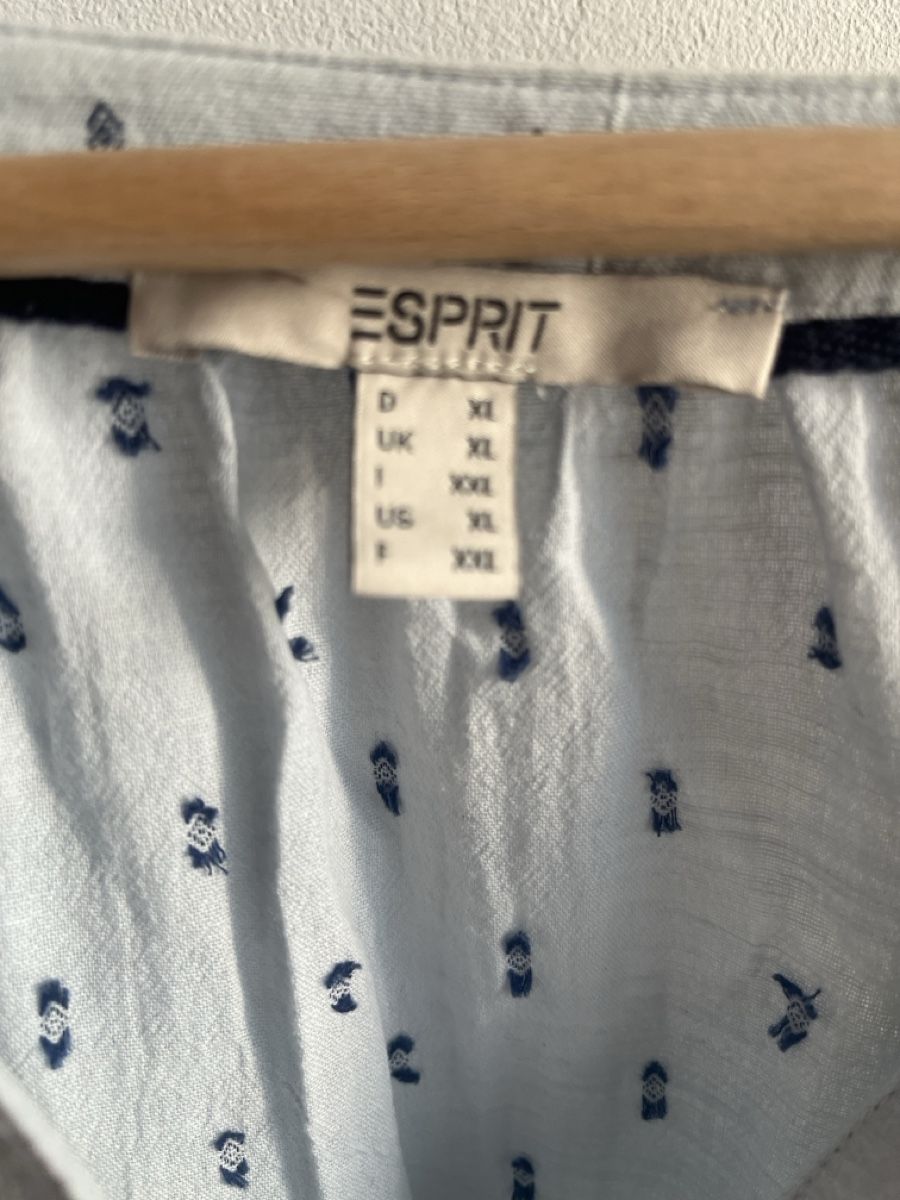 Esprit Blusen: Bluse Esprit Grösse XL hellblau mit Muster  – Gebraucht aus Zürich von Atelier8009 1