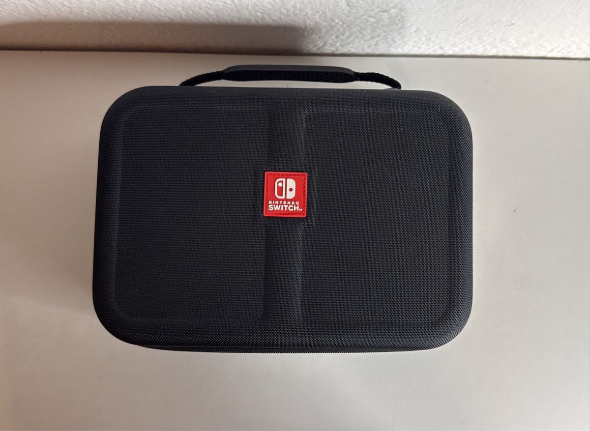 Nintendo Console: Nintendo Switch Carrying Case Black Hard Shell - Good Cond. – Usato da Ehrendingen venduto da bubulence 1