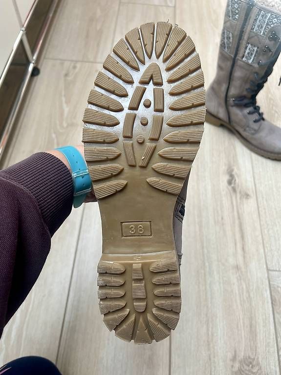 Scarpe per ragazze: Winterstiefel  – Usato da Niederhünigen venduto da chiara.montrasio 3