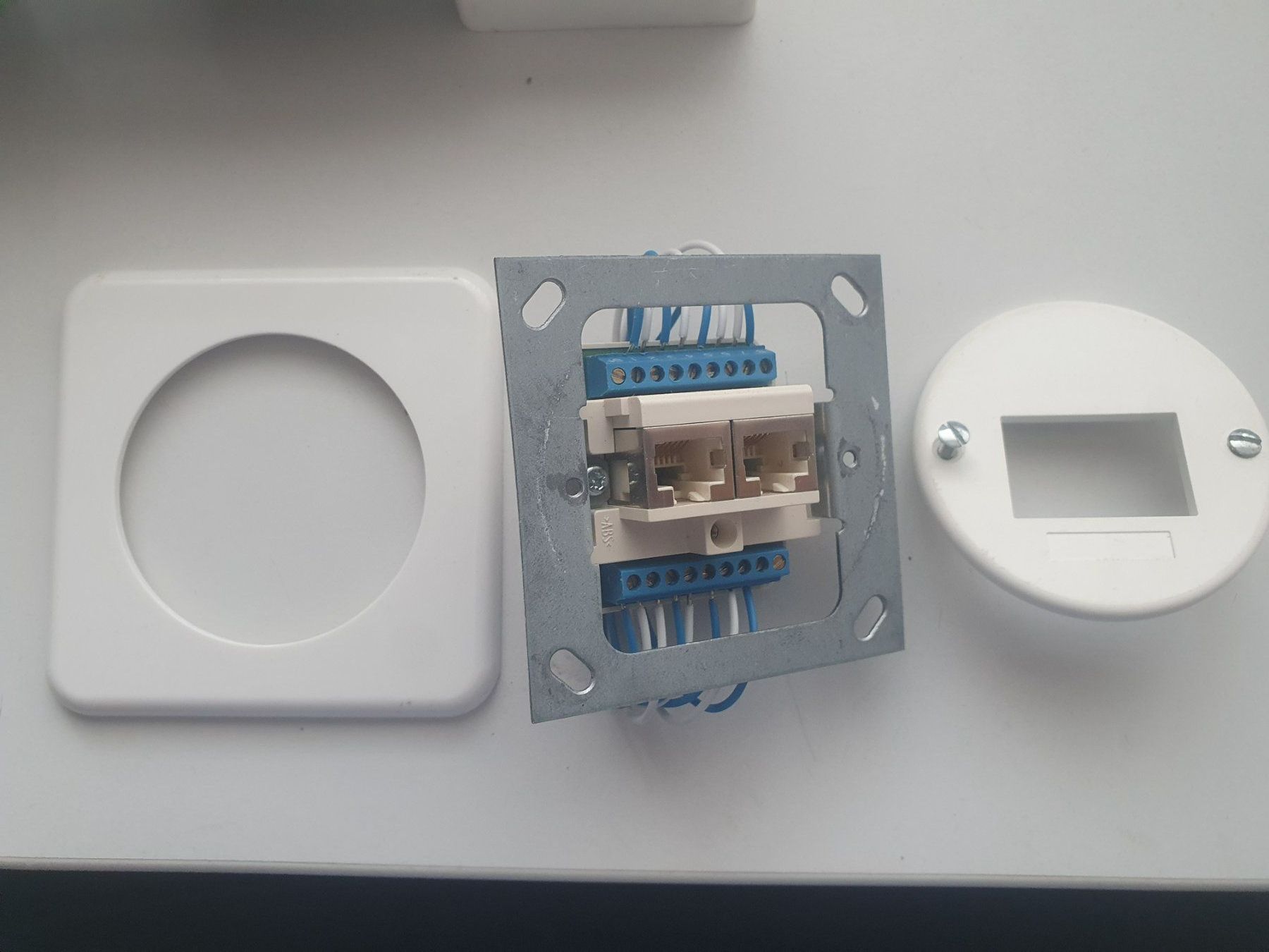 Spine: Doppel Netzwerk Steckdose UKV 2xRJ45 – Nuovo (secondo la descrizione) da Zürich venduto da eymen20 2