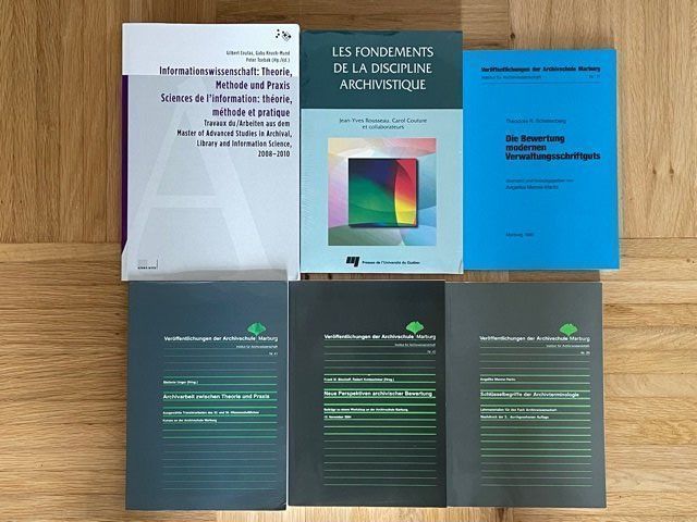 Libri: Verschiedene Bücher Archivwissenschaft – Nuovo (secondo la descrizione) da St. Gallen venduto da sqzxm72