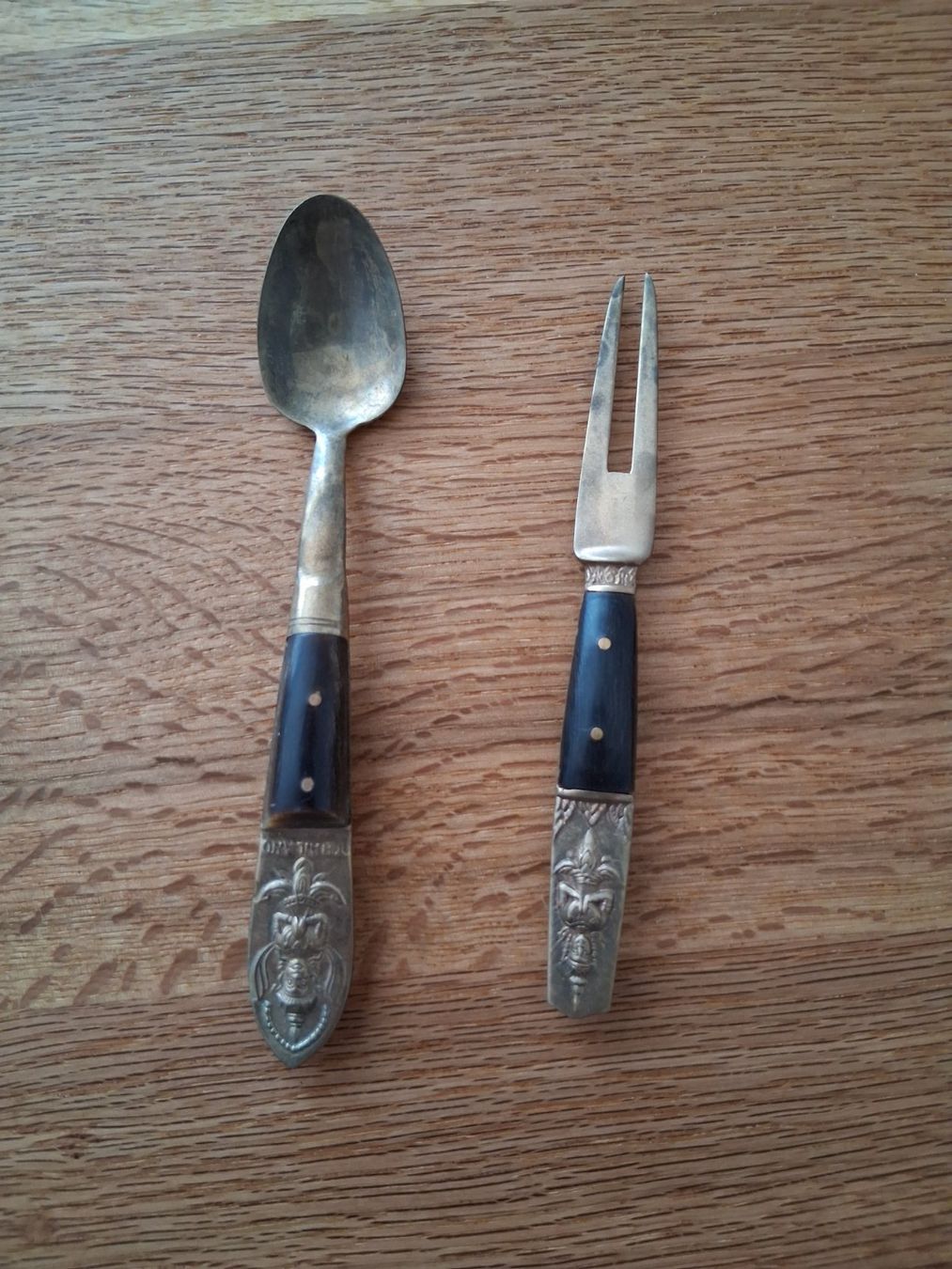 Set di posate: 2-teiliges Vorlegebesteck Thailand – Usato da Liestal venduto da tota88
