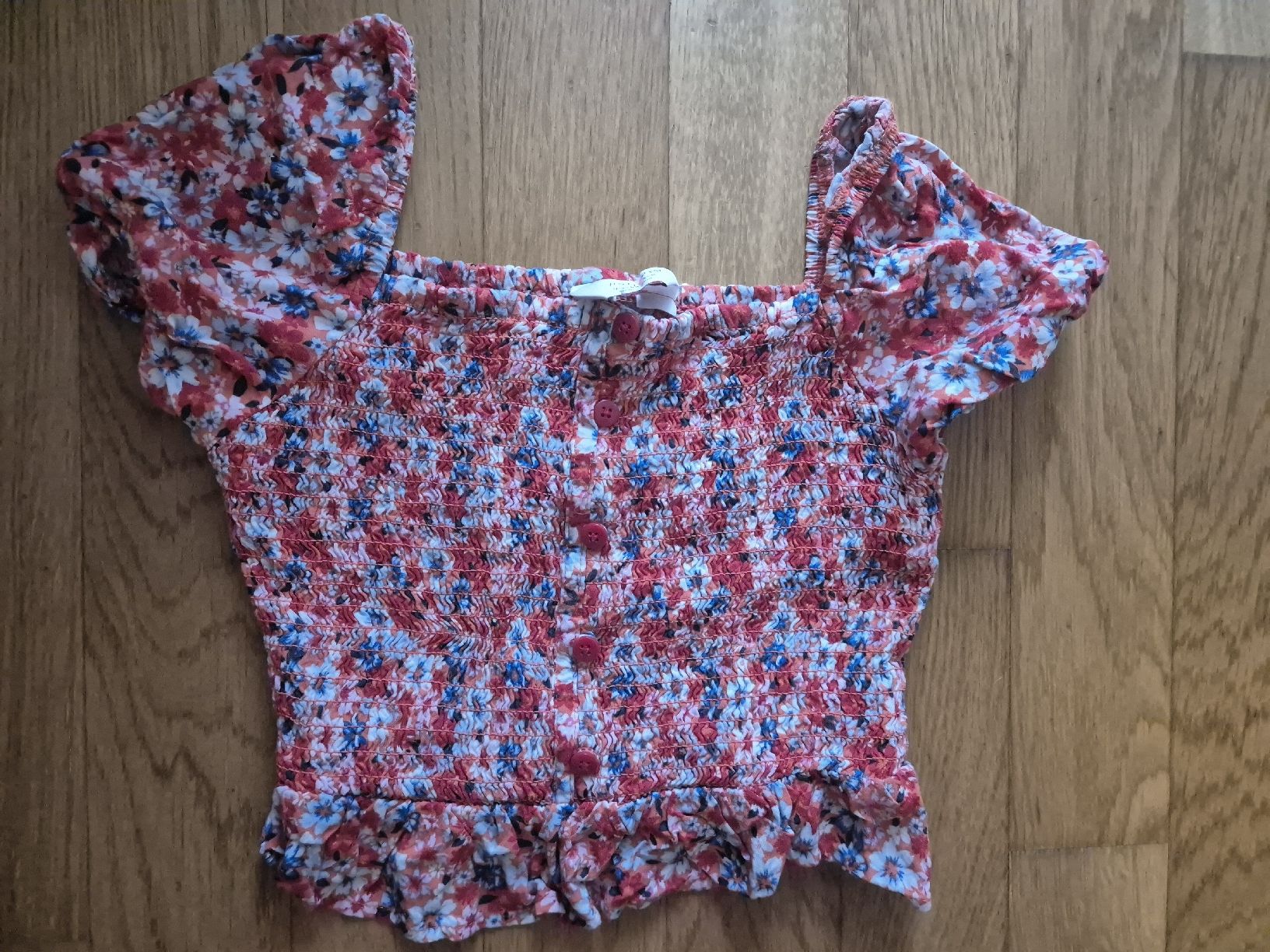 Blouses, T-shirts & Tops: Blouse Primark floral pattern short sleeves size 134 cm – D'occasion à Basel par and_zvv7