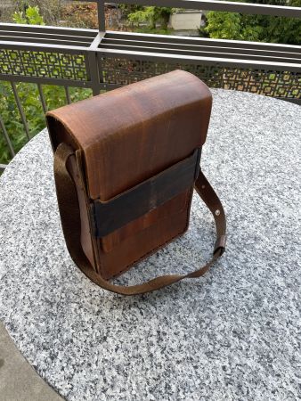 Handgefertigte Leder-Umhängetasche