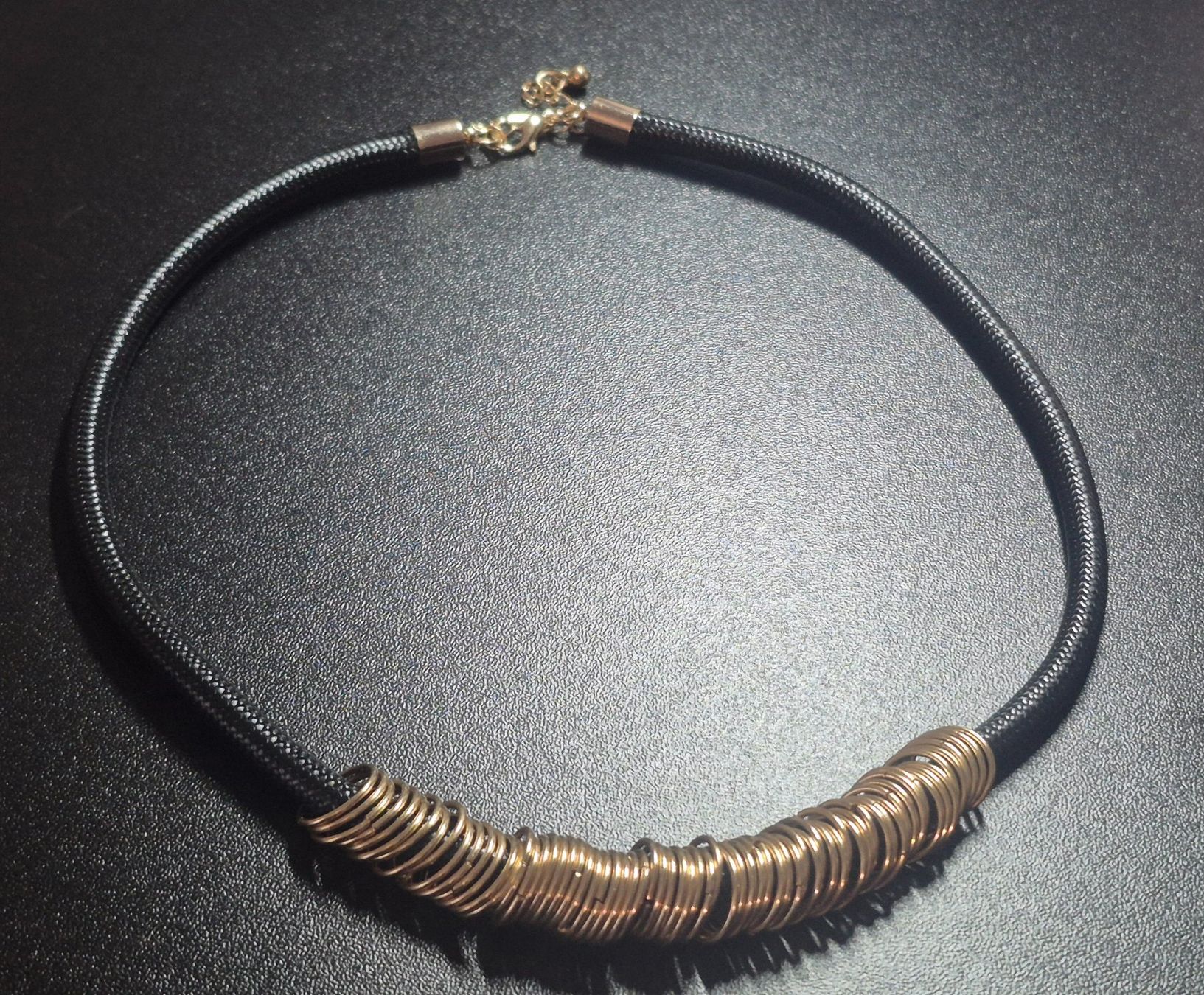Catenine: Collana con anelli dorati, nuova – Nuovo (secondo la descrizione) da Giubiasco venduto da Stefaniav 1