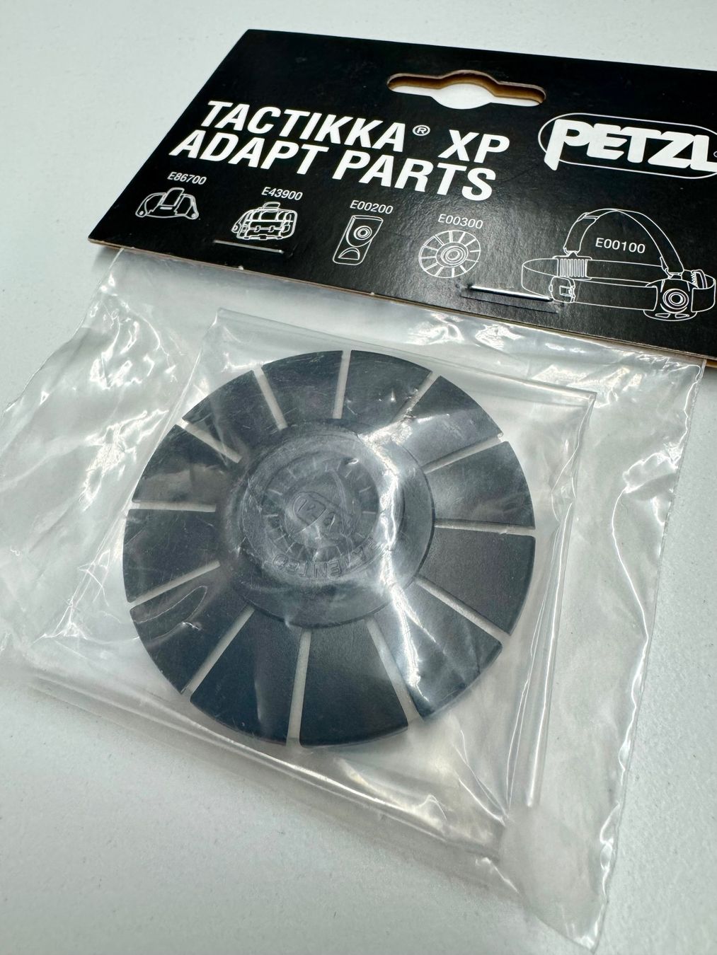 Laufwerke & Adapter: PETZL E00300 ADAPT Universal Klebeadapter zu Stirnlampen – Neu und originalverpackt aus Rothenthurm von WalterliTell