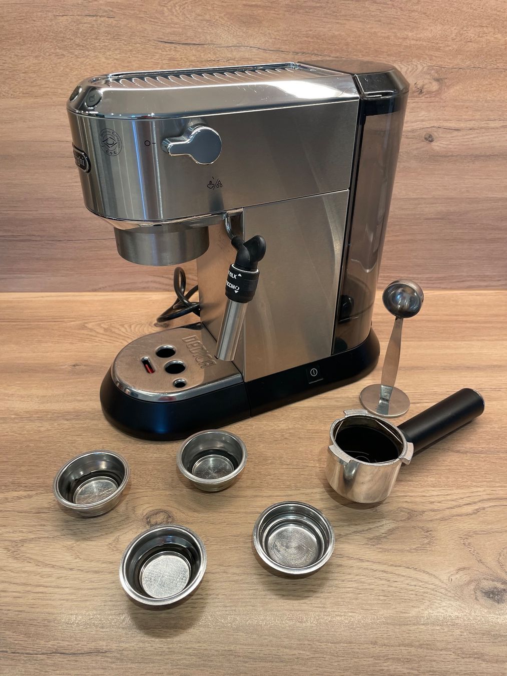 De'Longhi Machines à café & Machines à expresso: Machine DeLonghi Dedica – D'occasion à Satigny par dyl_cxj9 1