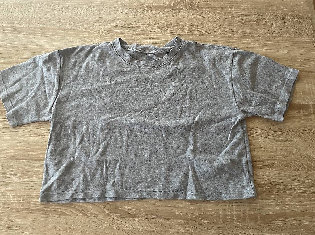 T-shirt: Graues T-Shirt – Usato da Basel venduto da Make-up-lover 1