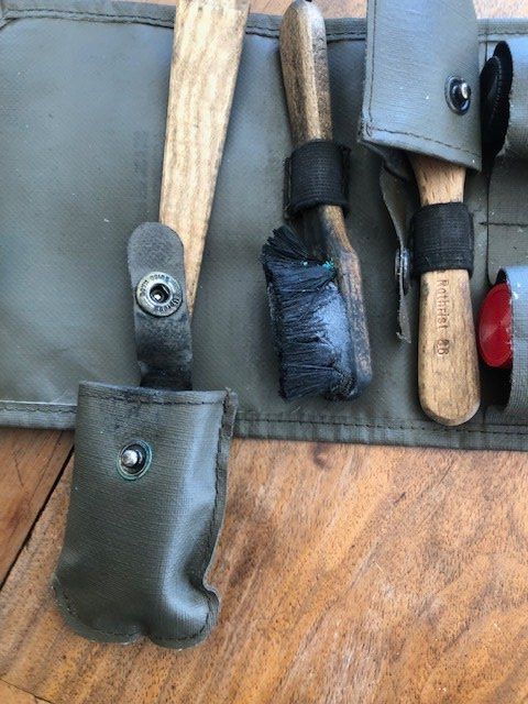 Schweizer Armee Uniformi: Trousse d'entretien militaire – Usato da Chézard St Martin venduto da schmitt 1