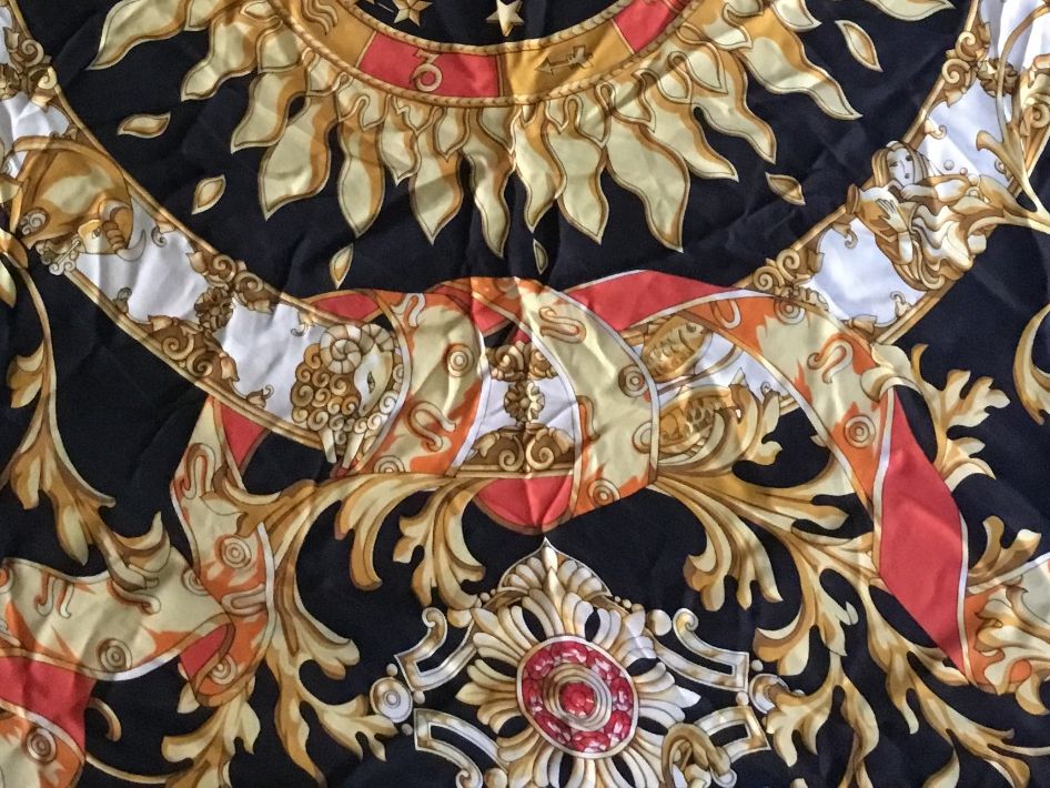 Foulard & Sciarpe: Schal mit Sternzeichen aus Seide – Usato da Schlieren venduto da Jeajet 9