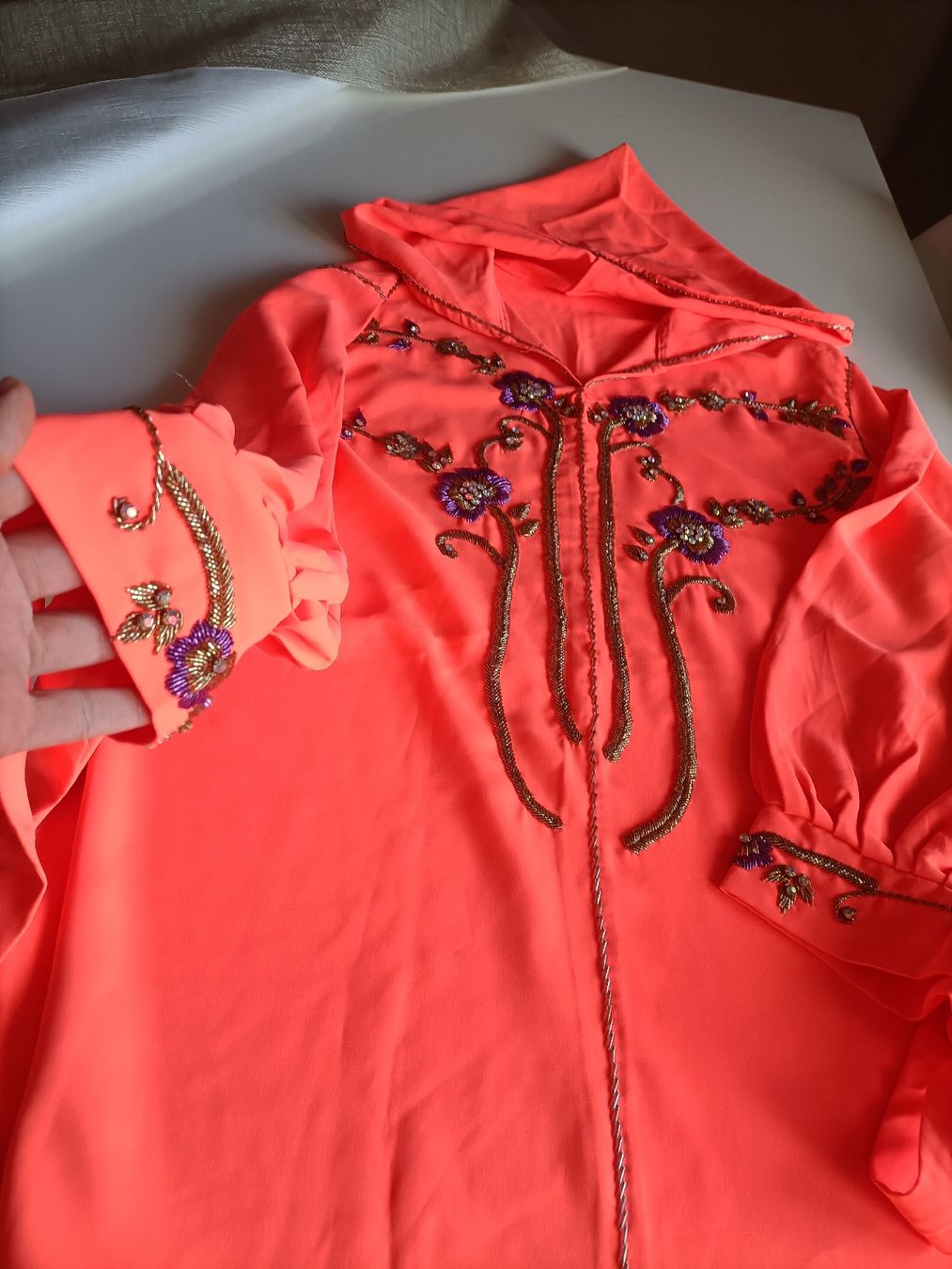 Vestiti: Caftan  jellaba corail brodé,  l'été, élégant  – Nuovo e nell'imballaggio originale da La Chaux-de-Fonds venduto da Luxary.25cachmirepro 1