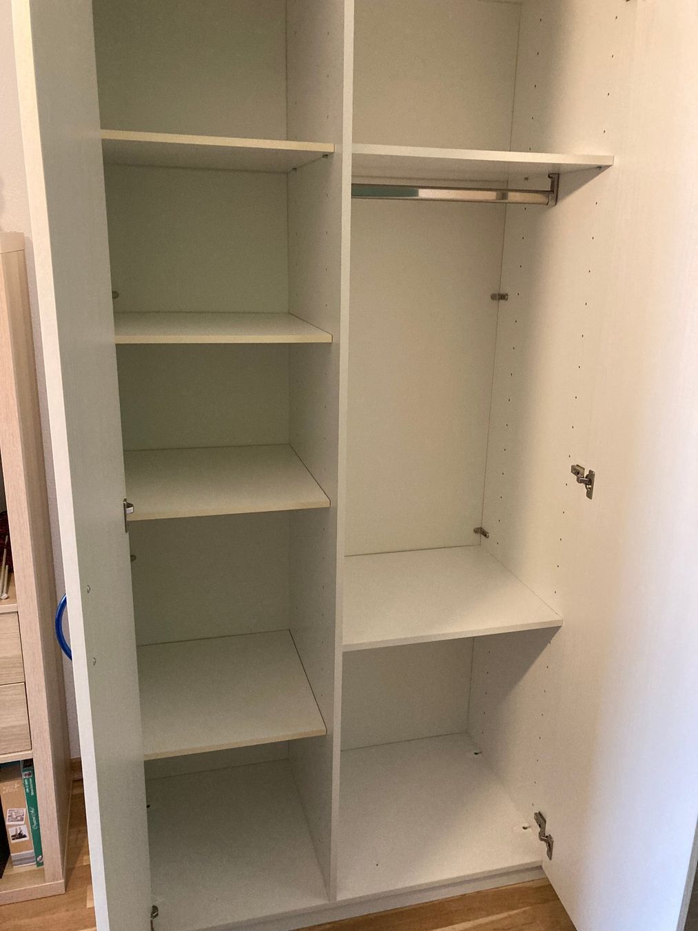Schränke: Armoire – Gebraucht aus Cressier FR von vsa_87b2 1