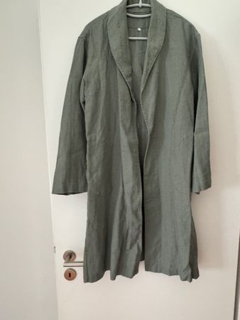 Lange Damenjacke aus Leinen ohne Knöpfe
