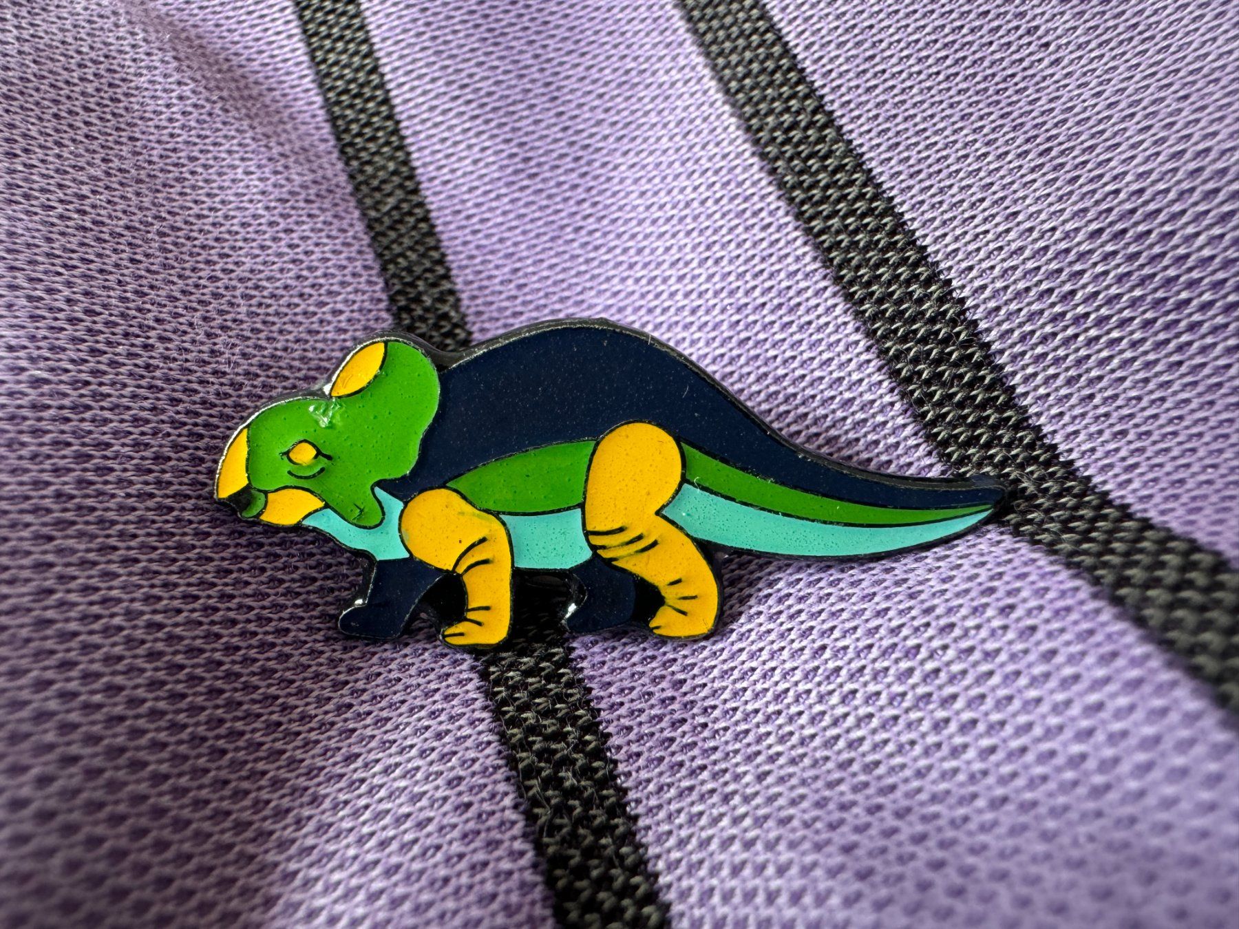 Plaketten & Abzeichen: vintage Dinosaures pins pin – Gebraucht aus Neuchâtel von _Easy_to_Find_