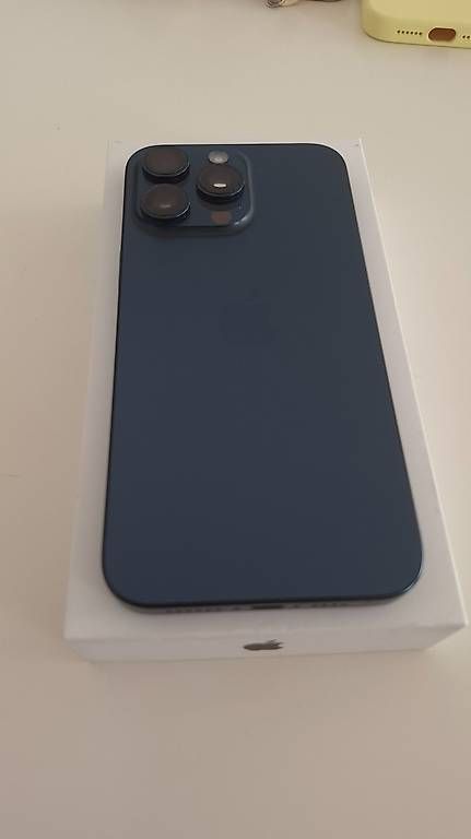 Telefoni cellulari / Smartphones: IPhone 15 Pro Max 256 GB – Usato da Winterthur venduto da sen_6dny 1