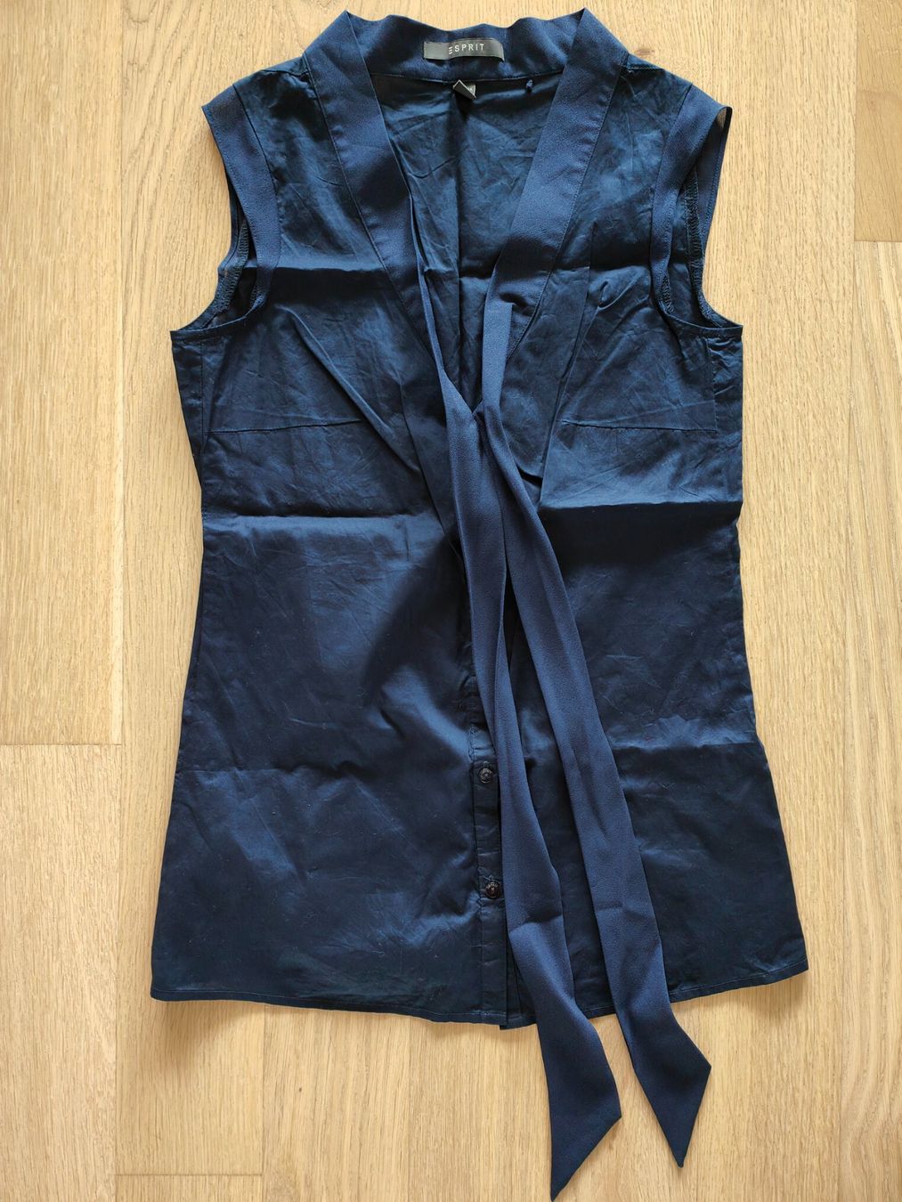 Esprit Blusen: Esprit Damenbluse Dunkelblau 34 - Elegante Leichtigkeit – Gebraucht aus Birmensdorf ZH von LucaToni02