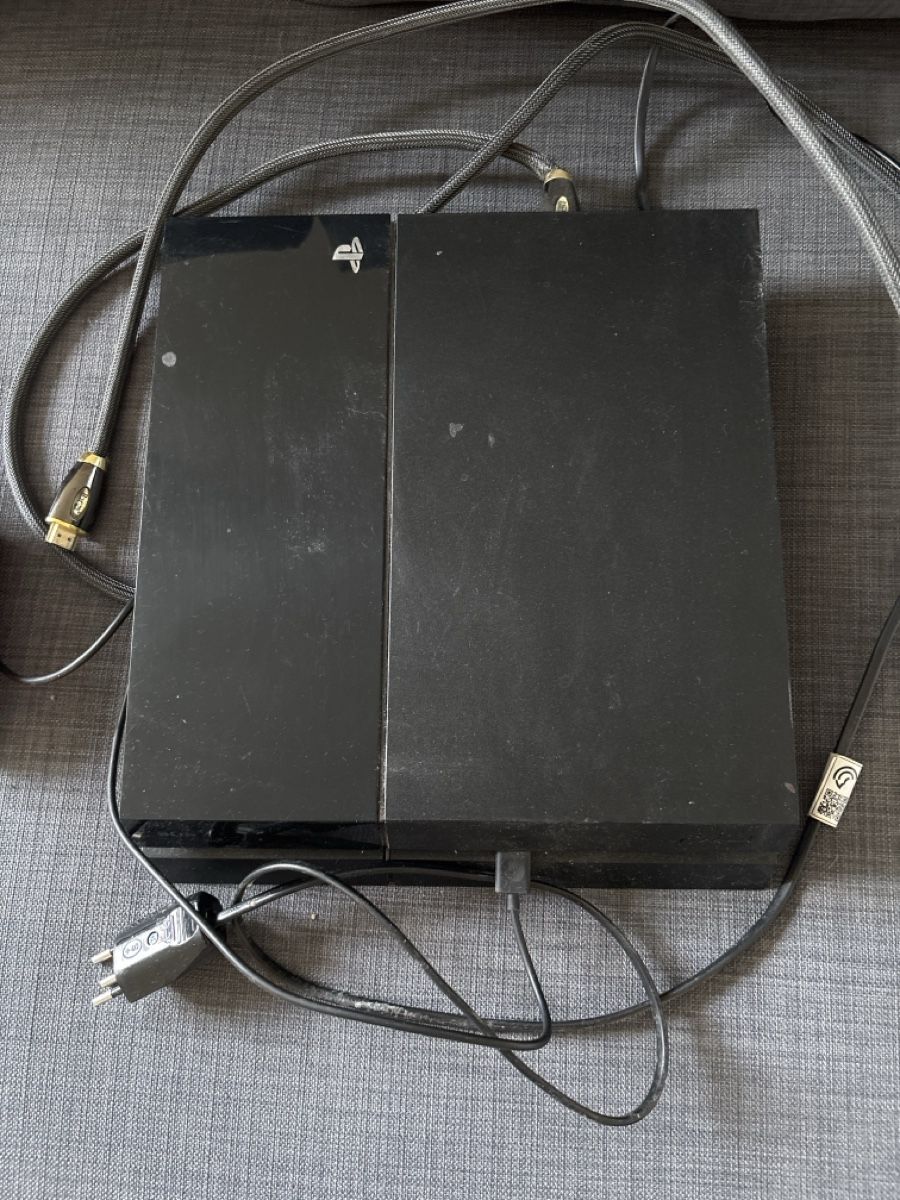 Sony Konsolen: PlayStation 4 – Gebraucht aus Oberwil BL von rev_sb8d