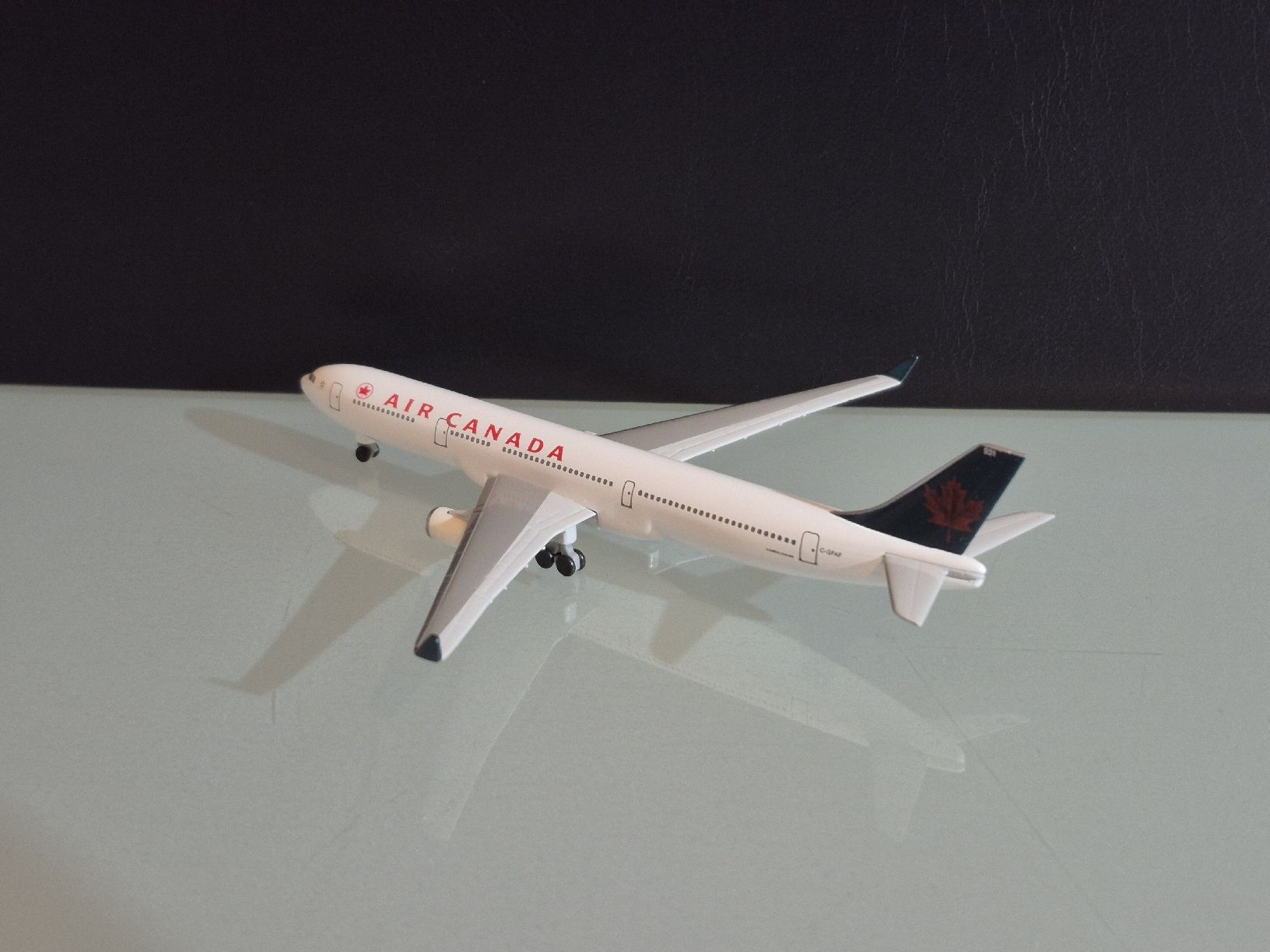 Herpa Kit di modellismo & Modellini statici: Herpa Air Canada 1:500 – Usato da Uetendorf venduto da myhome12 1