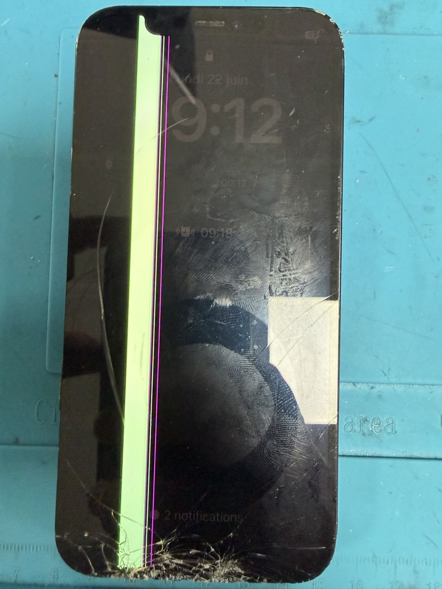 Apple Portables: iPhone 12 original - écran endommagé – Défectueux à Bulle par Nghost