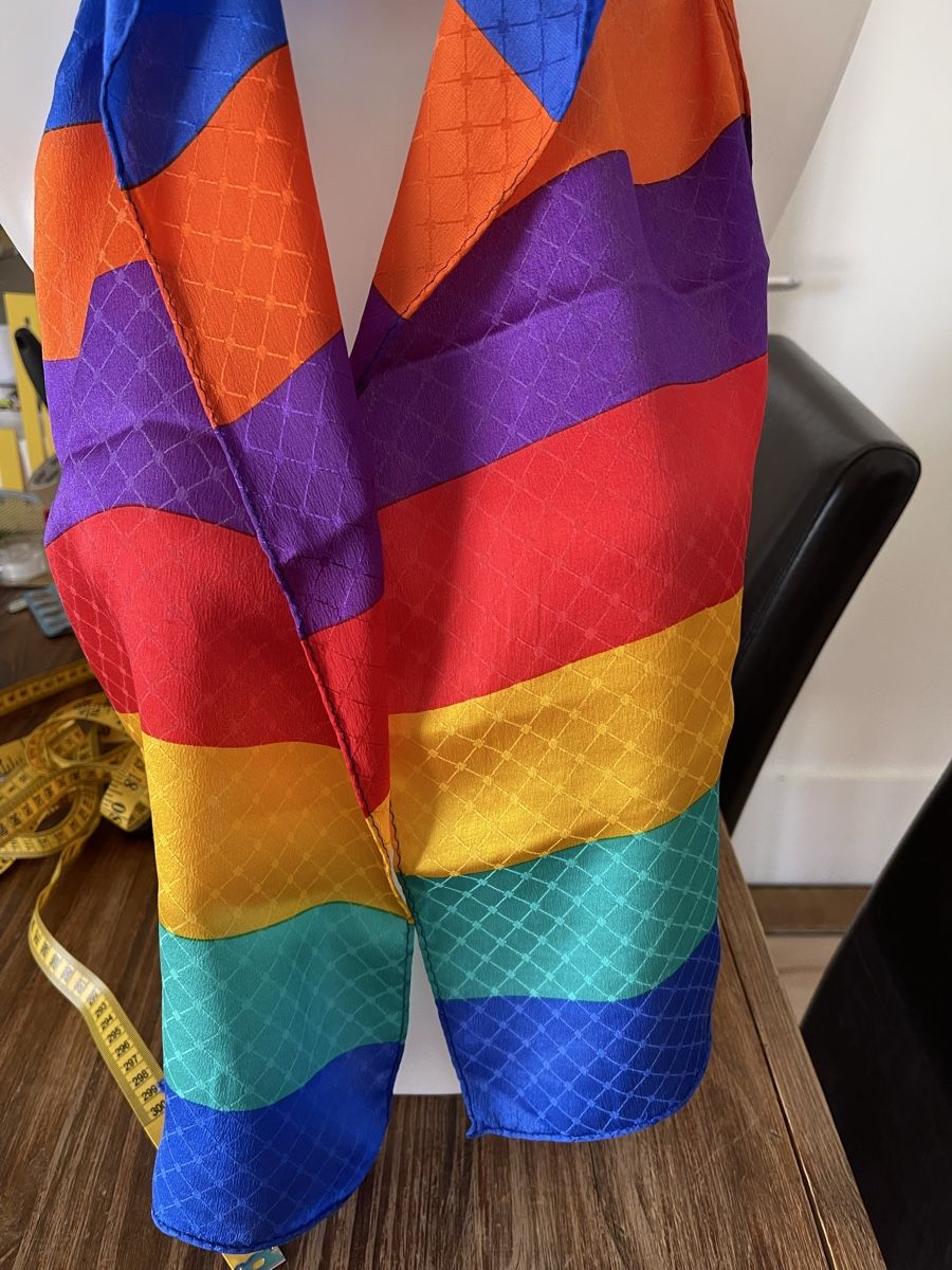 Foulard & Sciarpe: Jolie écharpe multicolore rayé en soie, – Usato da Kloten venduto da Vermicelles 1