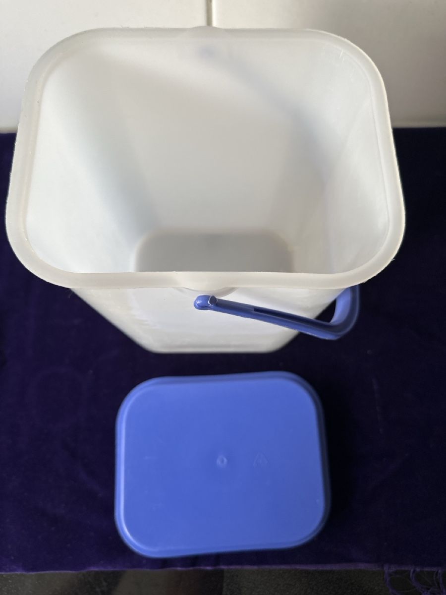 Sonstiges für Haushalt & Wohnen: Milch-Kesser, Eimer mit Deckel, Weiss-Blau 3 Liter  – Gebraucht aus Zürich von Chaeffeler 1