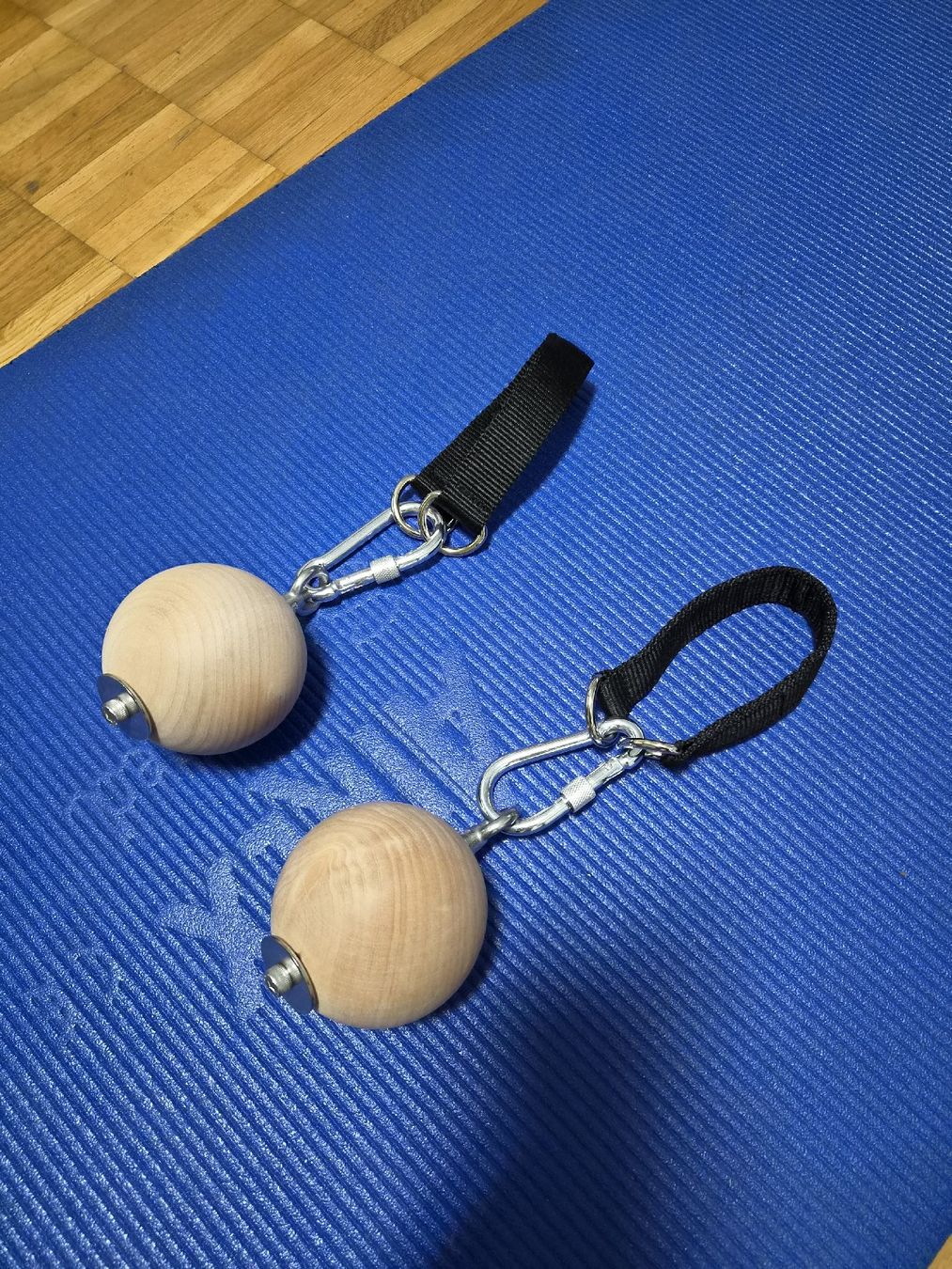 Pareti & prese d'arrampicata: Freeloop Klimmzug Griff Kugeln, neuwertig, 8 cm – Nuovo e nell'imballaggio originale da Bassersdorf venduto da Sport_4_life 1