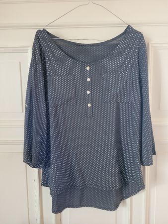 Hübsche Bluse, gekauft bei NILE. 100% Viskose