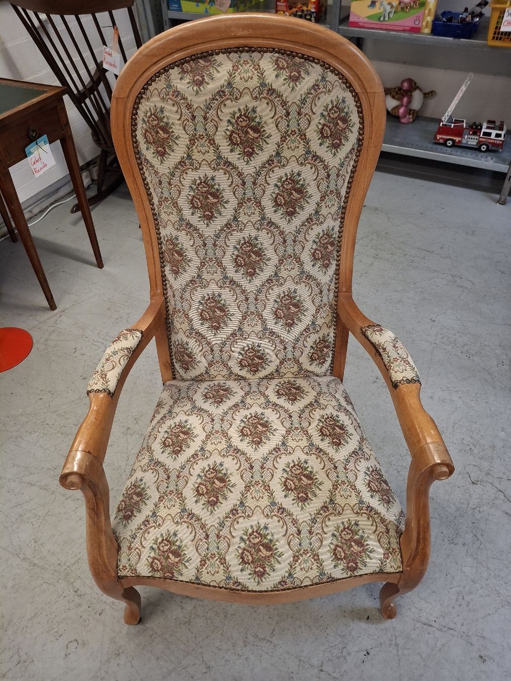 Poltrone: Antiker Sessel mit Blumenmuster – Usato da Fislisbach venduto da HurtiBrocki 1