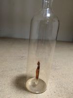 Glasflasche mit Seepferdli-Figur