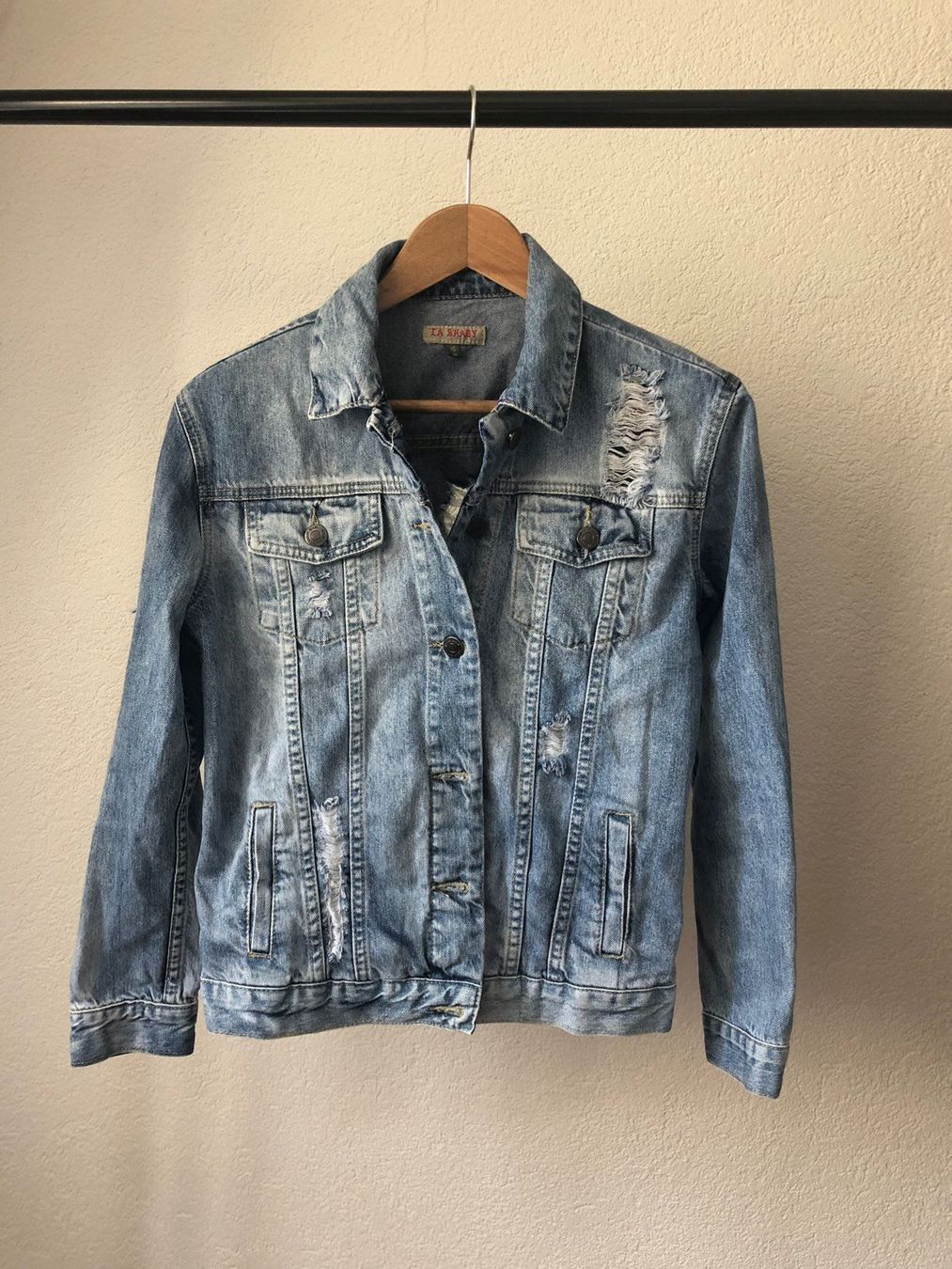 Jacken: Zerrissene Jeansjacke – Neu (gemäss Beschreibung) aus Grenchen von iagiag