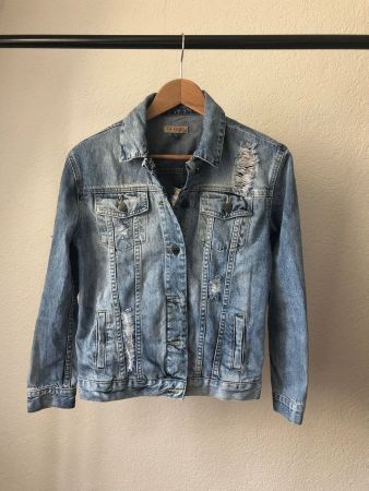Zerrissene Jeansjacke