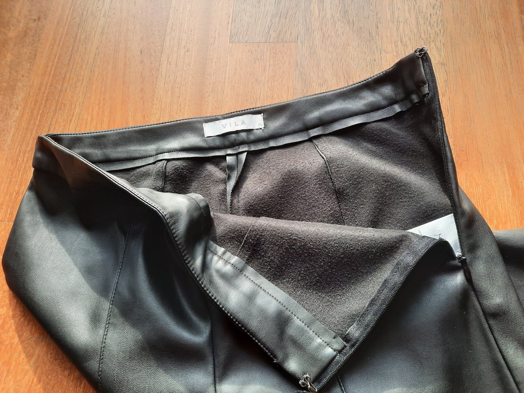 Vila Pantaloni: VILA  Damen Kunstlederhose Gr.38 – Usato da Buchs SG venduto da miska01 1