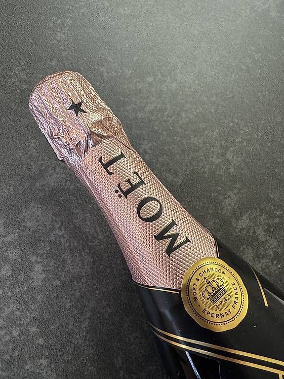 Moet Bevande alcoliche: Vendo bottiglia Moët & Chandon Rosé imperial – Nuovo e nell'imballaggio originale da Stabio venduto da van_5cry 3