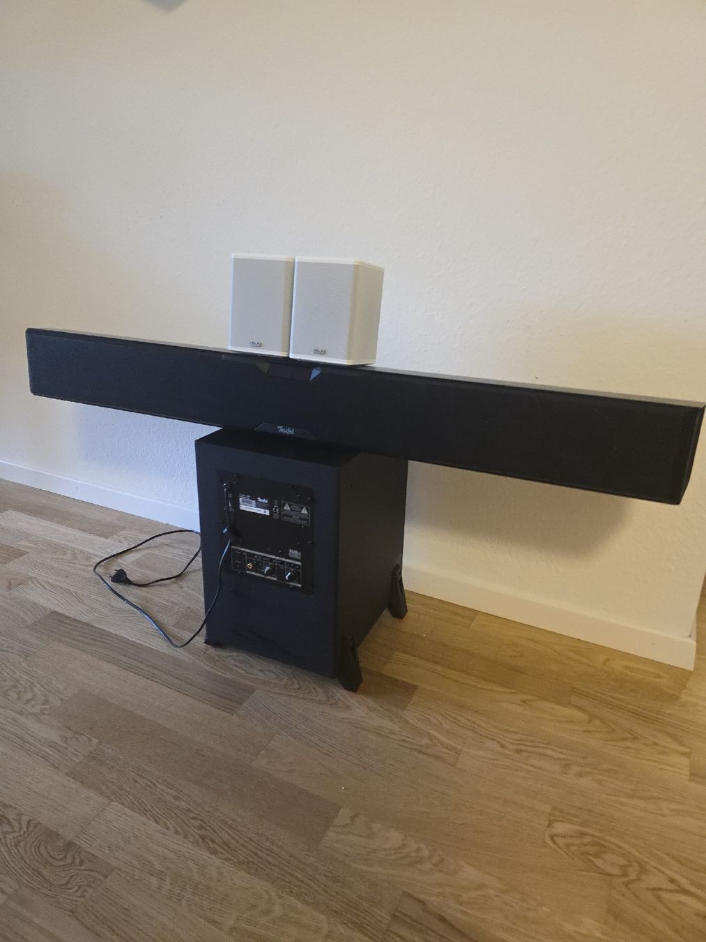 Teufel Home Cinema: Teufel Cinebar Pro +T8 Sub + Surround Speaker 4.1 – Usato da Schlieren venduto da chr_8qfm