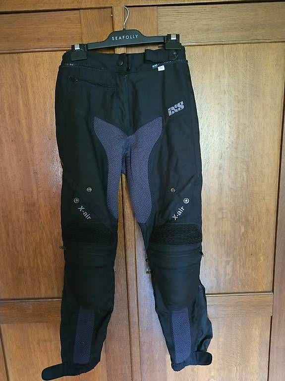 Pantalons: Motorradzubehör – D'occasion à Basel par mirjamlarissa