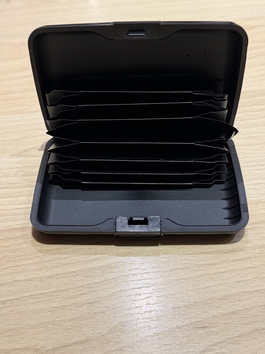 Sonstige Kleidung & Accessoires: Neuwertiges Kartenetui  - Schwarz! – Gebraucht aus Fehraltorf von flo0606 3