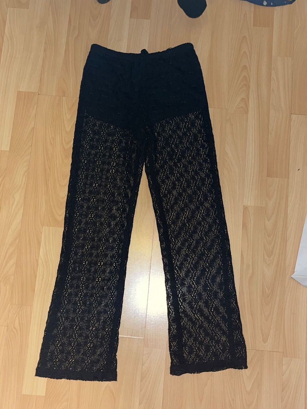 H&M Pantaloni: Pantalon de plage noir en dentelle – Usato da Semsales venduto da theaa157