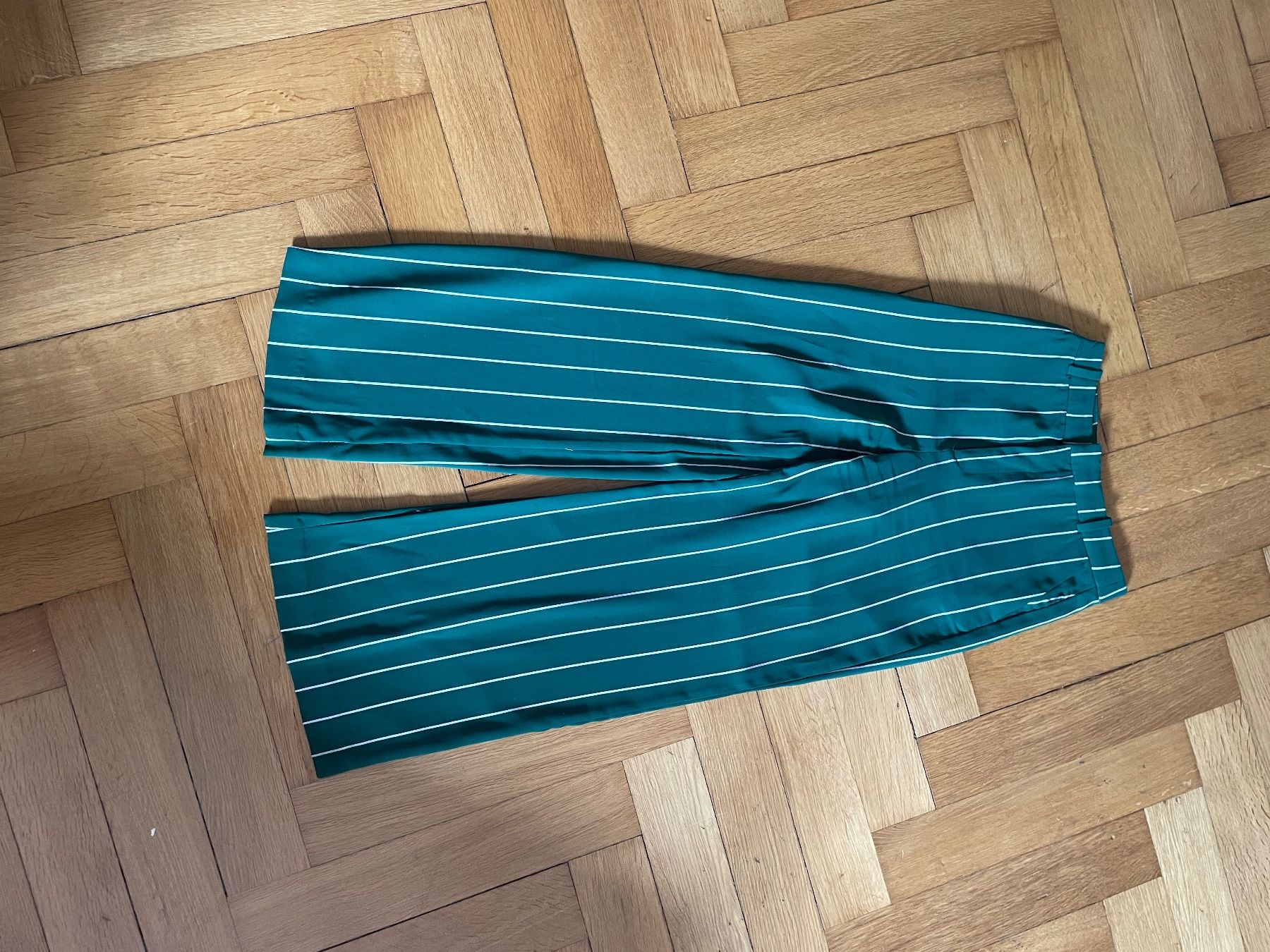 H&M Completi & Tailleur: Anzug Damen, grün weiss gestreift – Usato da Luzern venduto da Sammlung_Keller 2
