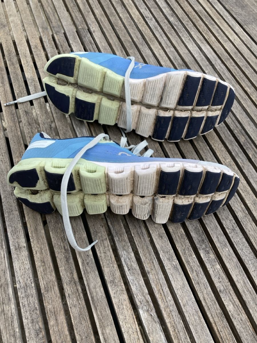 On Chaussures femmes: Laufschuhe ON Cloud, Grösse 37.5 – D'occasion à Saanen par mia_vogr 5