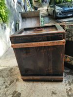Alte Holzkiste Rheinfelden mit Metallauskleidung