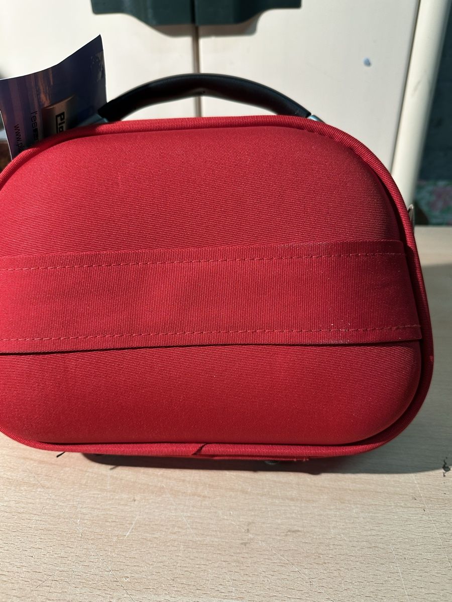 Sacs femmes: Vanity rouge de voyage Platinum, neuf – D'occasion à Lausanne par artnouveau04 1