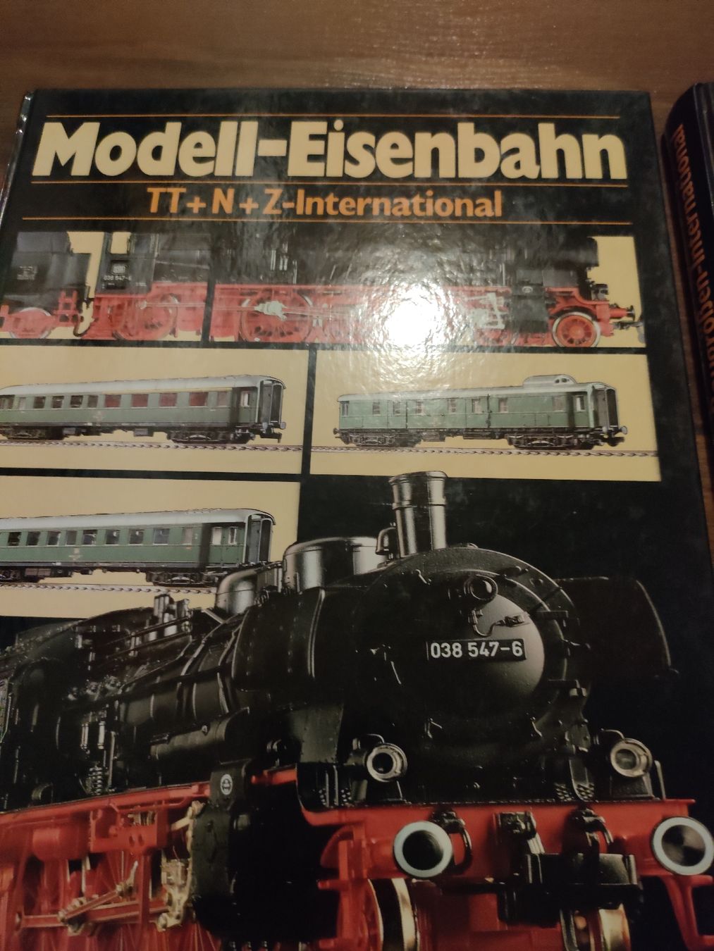 Libri: Modell Eisenbahn Bücher, International, – Usato da Leuggelbach venduto da Schreiner21 3