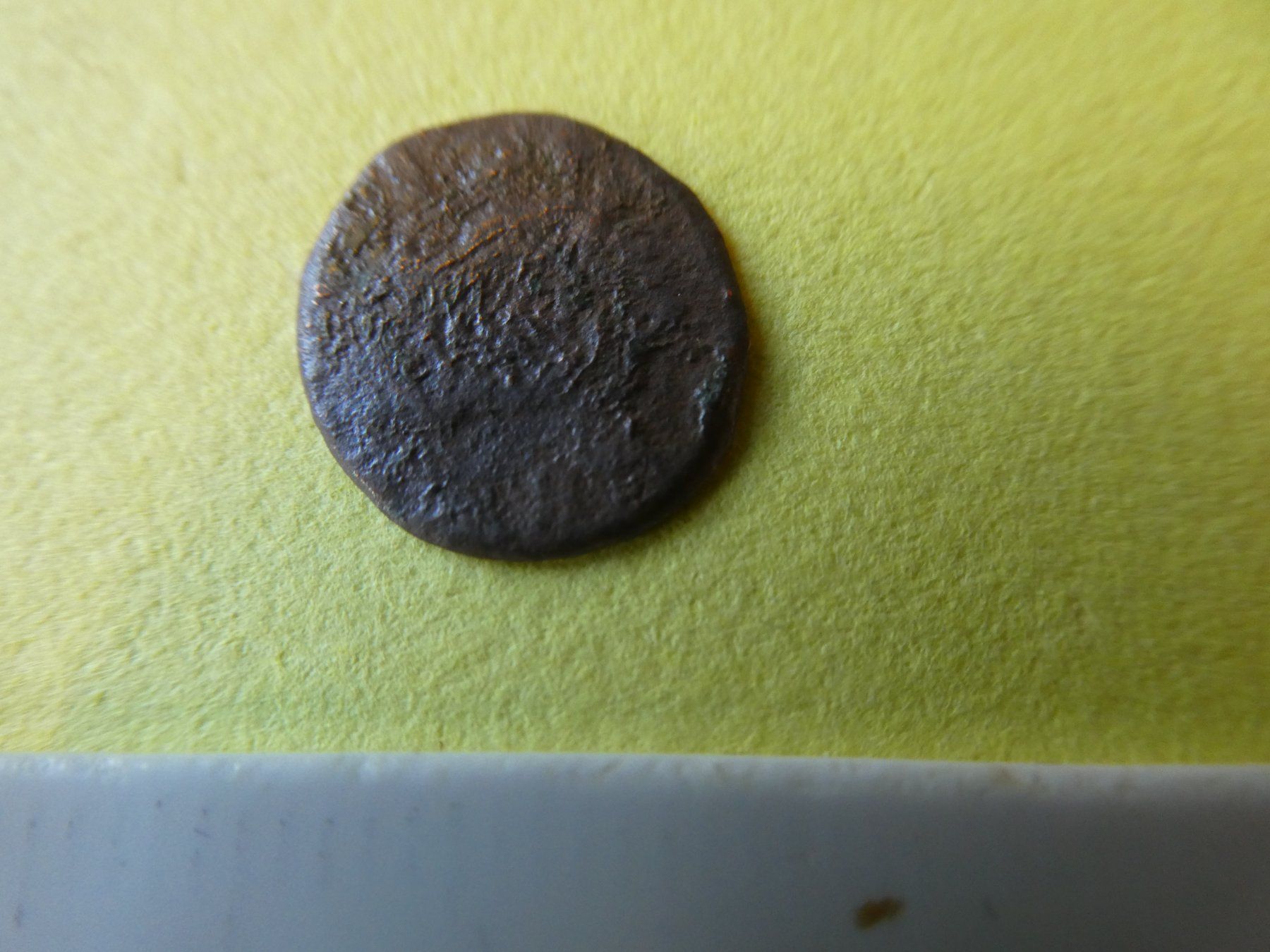 Alle Münzen: uralte Bronzemünze   15 mm     0.80 g – Gebraucht aus Hinterforst von Rohusri
