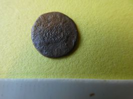 uralte Bronzemünze   15 mm     0.80 g