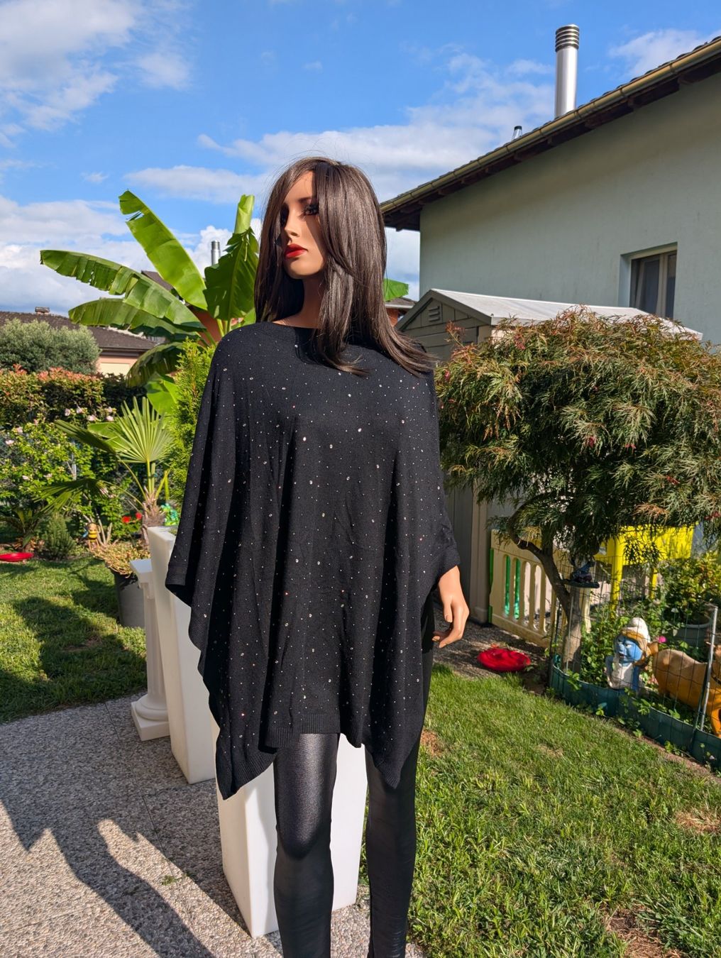 Altro in Moda donna: Schwarzer Poncho mit Strass-Steinen, Top Zustand! – Usato da Cugnasco venduto da tizianaq