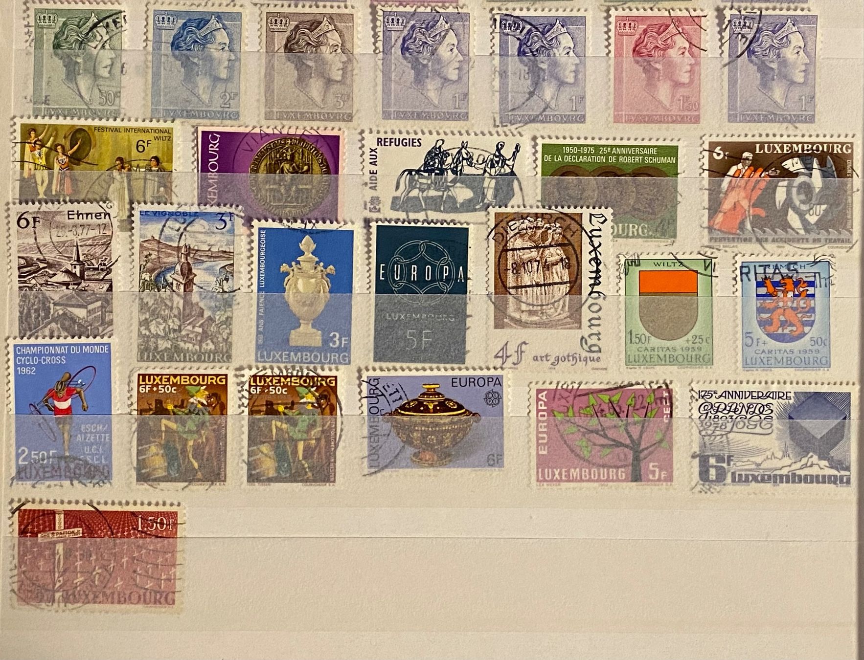 Tutti i francobolli: 55 timbres - Luxembourg – Usato da Petit-Lancy venduto da Solcarm 2