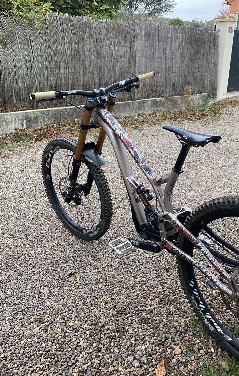 Commencal Velos: Commencal Supreme V4.3 2024 – Defekt aus Leukerbad von ben_nnw2 1