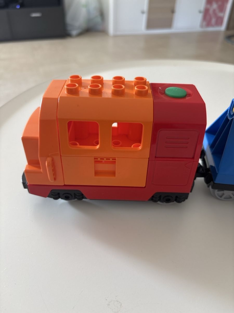 Lego Baukästen: Train électrique LEGO Duplo  avec 2 wagons – Gebraucht aus Lausanne von pabernard
